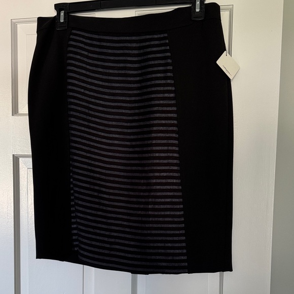 New with tags Halogen Elegant Black and Gray Pencil Skirt - Picture 1 of 8